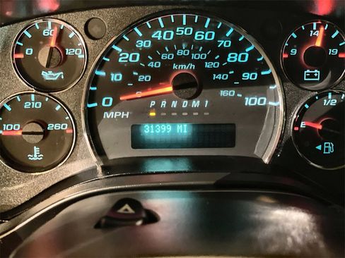 Used 2023 Chevrolet Express 2500 w/ Driver Convenience Package image 12