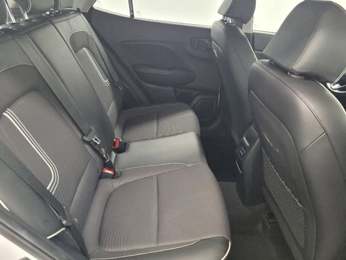 Used 2025 Hyundai Venue Limited FWD image 19