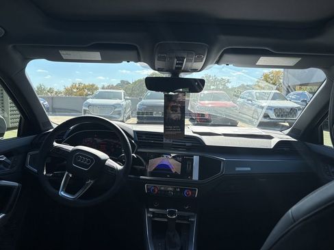 Used 2025 Audi Q3 2.0T Premium image 18