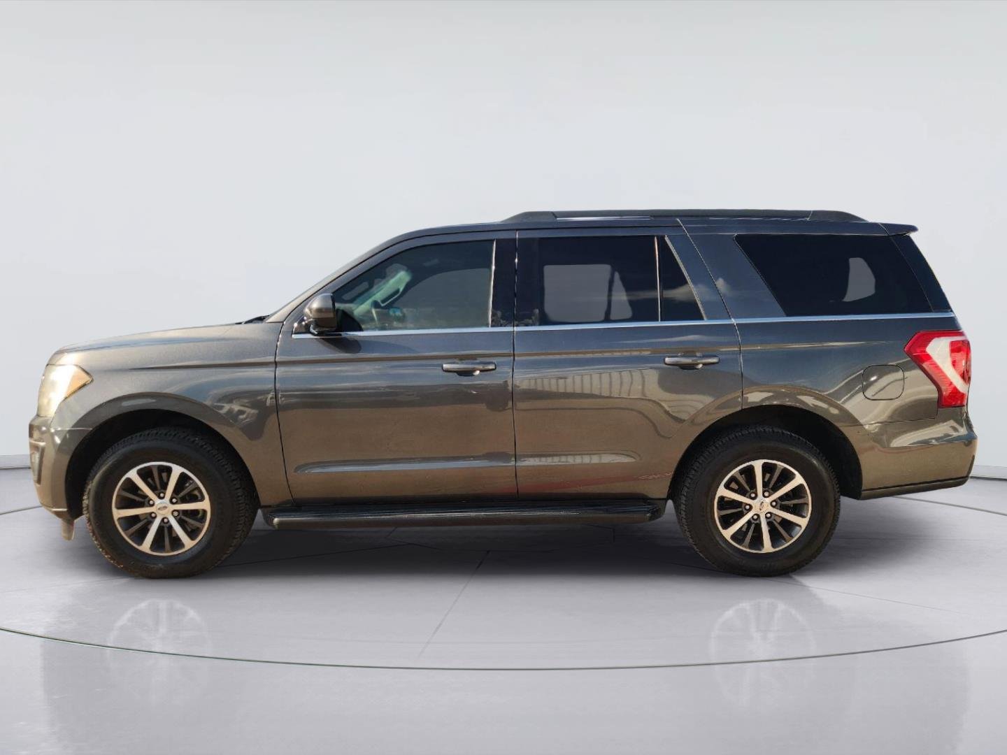 Used 2019 Ford Expedition XLT RWD image 4