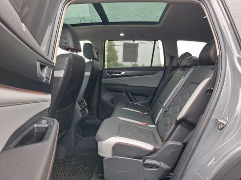 Used 2024 Volkswagen Atlas Peak Edition SE AWD/4WD image 10