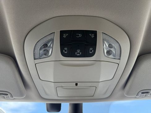 Used 2022 Chrysler Pacifica Touring-L FWD image 19
