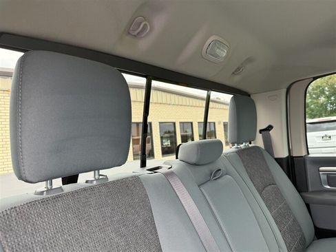 Used 2019 RAM 1500 Classic SLT w/ SLT Plus D←cor Group AWD/4WD image 19