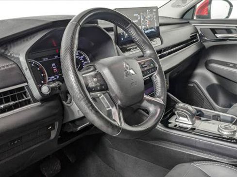 Used 2025 Mitsubishi Outlander SE FWD image 26