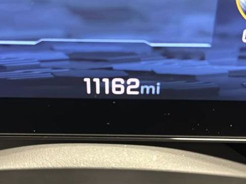 Used 2025 Chevrolet Tahoe High Country AWD/4WD image 10