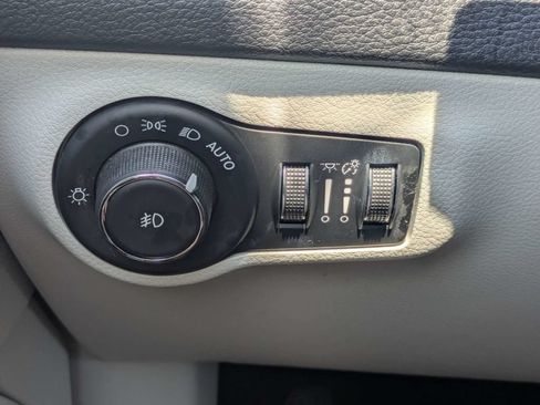Used 2018 Jeep Compass Latitude w/ Popular Equipment Group FWD image 26