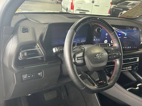 Used 2024 Chevrolet Traverse RS FWD image 20