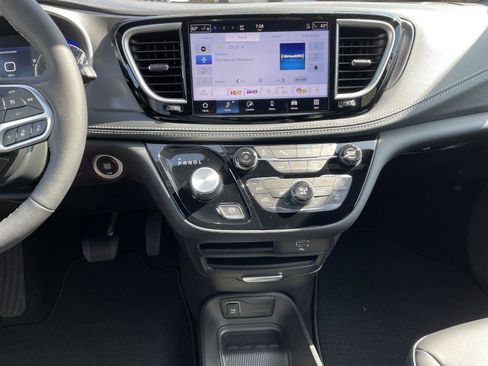 New 2026 Chrysler Pacifica Select image 18