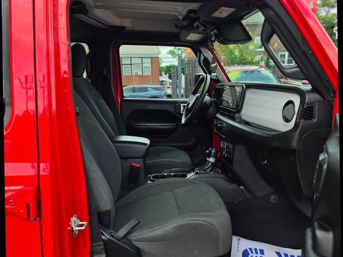 Used 2024 Jeep Wrangler Unlimited Sport AWD/4WD image 2
