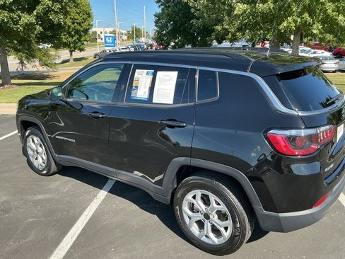 Used 2025 Jeep Compass Latitude w/ Sun & Sound Group AWD/4WD image 7
