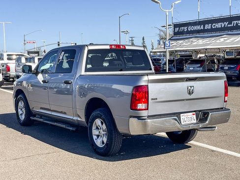 Used 2022 RAM 1500 Classic SLT image 2