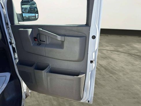 Used 2016 Chevrolet Express 2500 Extended RWD image 26
