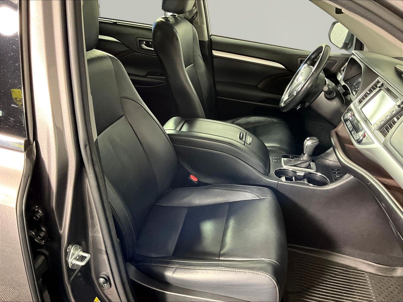 Used 2017 Toyota Highlander XLE AWD/4WD image 26