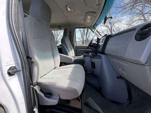 Used 2011 Ford E-350 and Econoline 350 XLT image 9