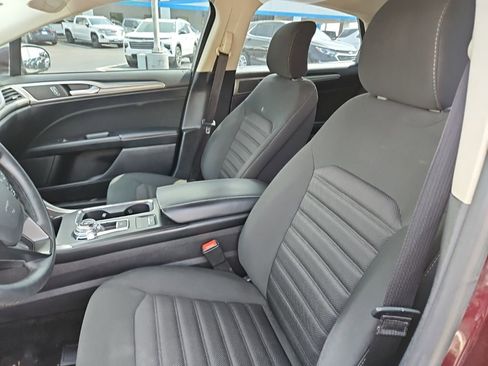 Used 2018 Ford Fusion SE w/ Fusion SE Technology Package FWD image 9