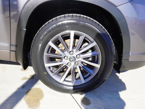 Used 2018 Toyota Highlander XLE image 10