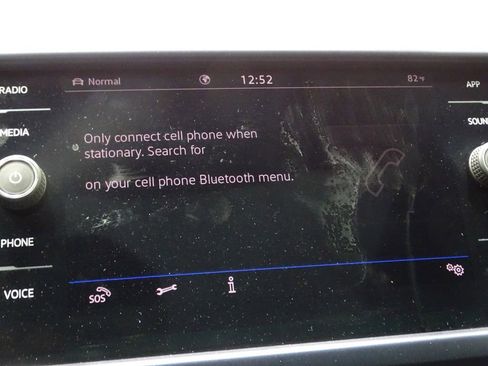 Used 2022 Volkswagen Taos SE w/ Panoramic Sunroof Package image 38