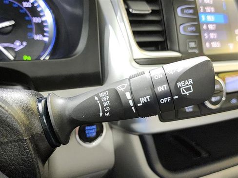 Used 2015 Toyota Highlander Limited w/ Driver Technology Package image 14