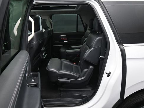 Used 2025 Ford Expedition Max Platinum AWD/4WD image 27