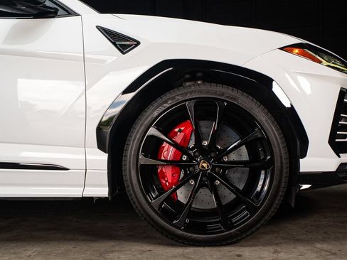 Used 2022 Lamborghini Urus AWD/4WD image 12