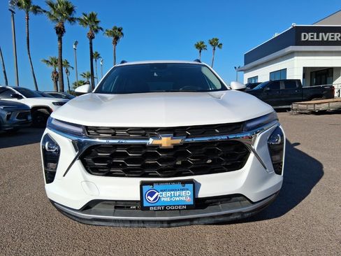 Used 2025 Chevrolet Trax LT w/ Driver Confidence Package image 2