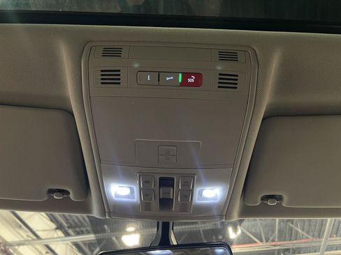 Used 2021 Volkswagen Tiguan SE FWD image 23