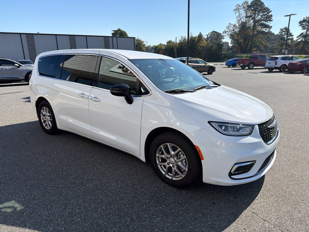 Used 2025 Chrysler Pacifica Select FWD image 11