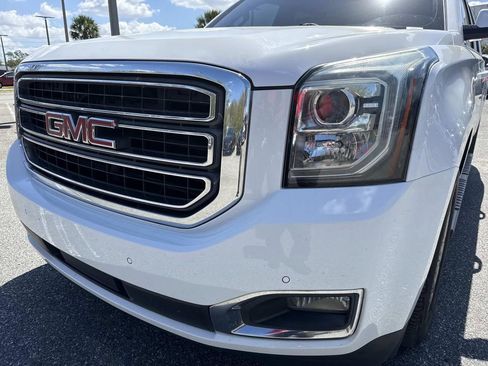 Used 2017 GMC Yukon XL SLE w/ SLE Value Package image 10