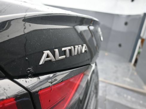 Used 2024 Nissan Altima 2.5 SV FWD image 14