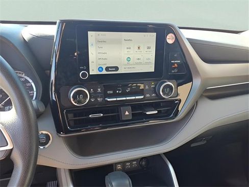 Used 2023 Toyota Highlander L image 11