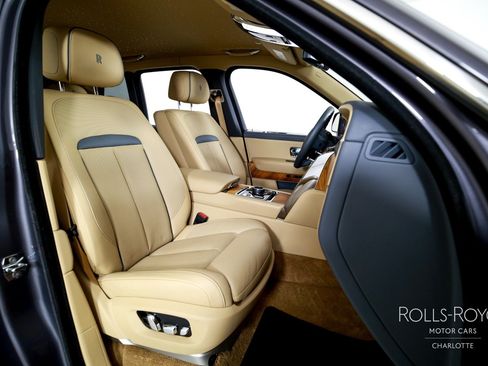 Used 2020 Rolls-Royce Cullinan AWD/4WD image 30
