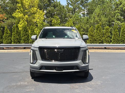 Used 2026 Cadillac Escalade Platinum Sport w/ LPO, Floor Liner Package AWD/4WD image 11