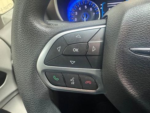 Used 2017 Chrysler Pacifica Touring image 20