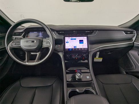 New 2025 Jeep Grand Cherokee Limited image 16