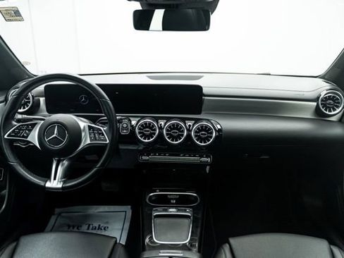 Used 2025 Mercedes-Benz CLA 250 image 16