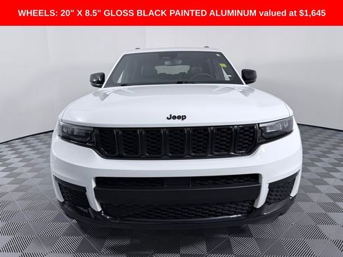 Used 2023 Jeep Grand Cherokee L Laredo image 3