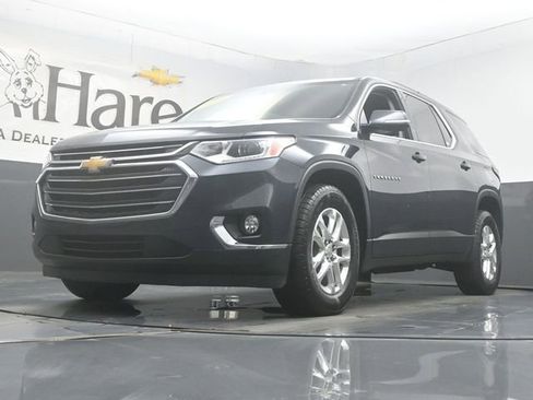 Used 2020 Chevrolet Traverse LT w/ Driver Confidence II Package image 4