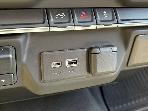 Certified 2021 Chevrolet Silverado 1500 Custom image 19