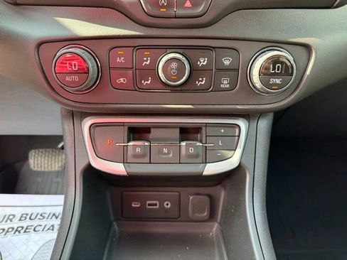 Certified 2024 GMC Terrain SLE w/ Driver Convenience Package AWD/4WD image 20