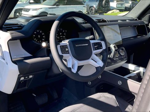 New 2026 Land Rover Defender 110 X-Dynamic SE image 8