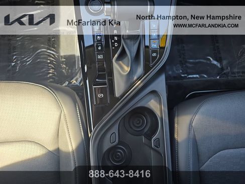 Used 2025 Kia Niro SX Touring FWD image 19