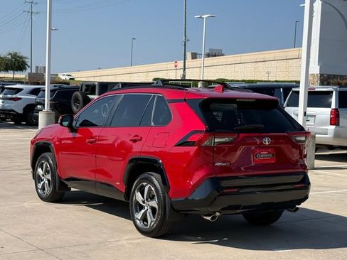 Used 2025 Toyota RAV4 SE AWD/4WD image 5