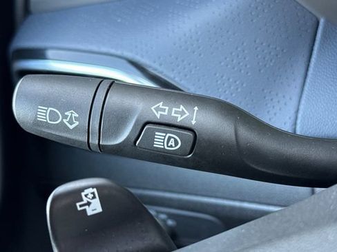 Used 2023 Chevrolet Bolt EUV Premier image 38