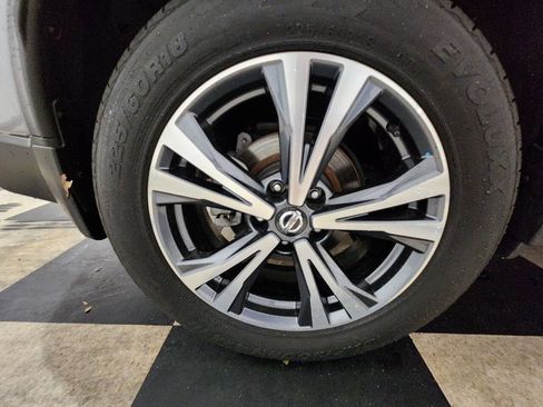 Used 2019 Nissan Rogue SV w/ Premium Package image 39