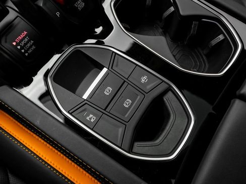 Used 2024 Lamborghini Urus S AWD/4WD image 32