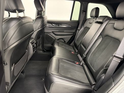 Used 2023 Jeep Grand Cherokee Altitude AWD/4WD image 23