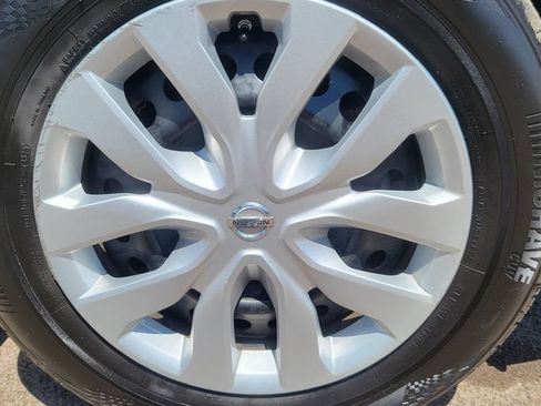 Used 2016 Nissan Rogue S FWD image 16