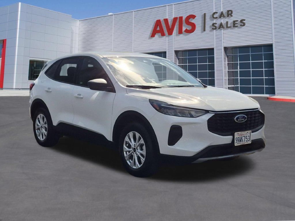 Used 2025 Ford Escape Active AWD/4WD image 3