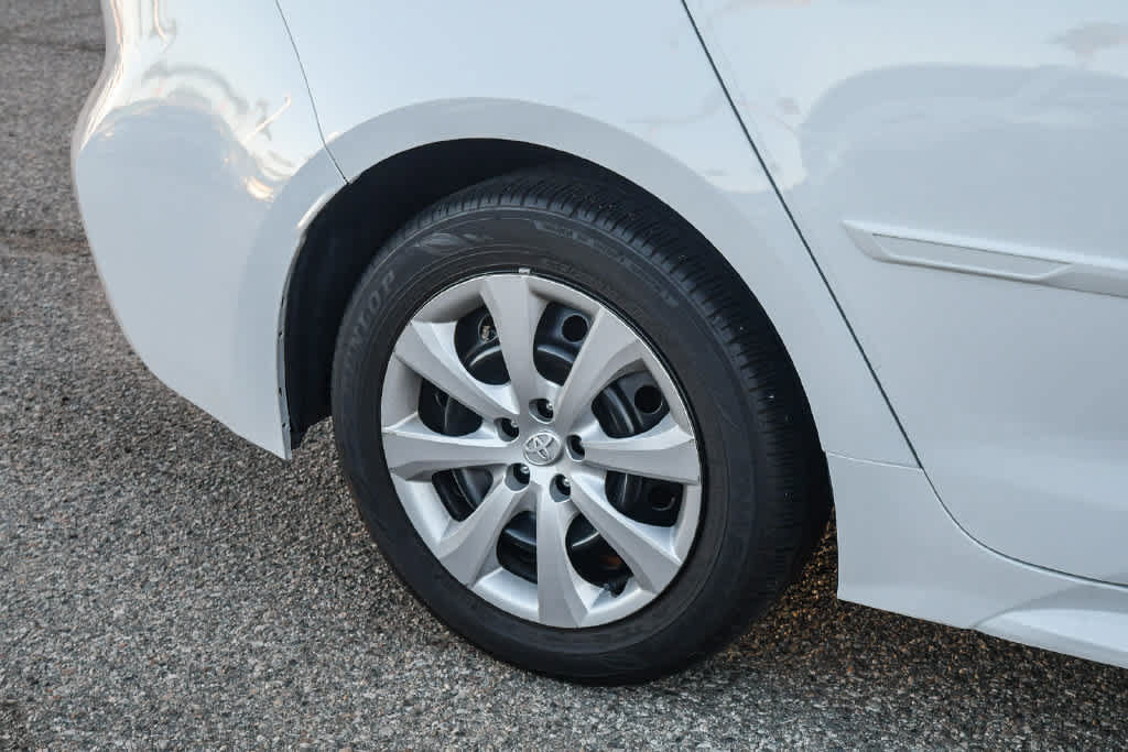 Used 2024 Toyota Corolla LE FWD image 11