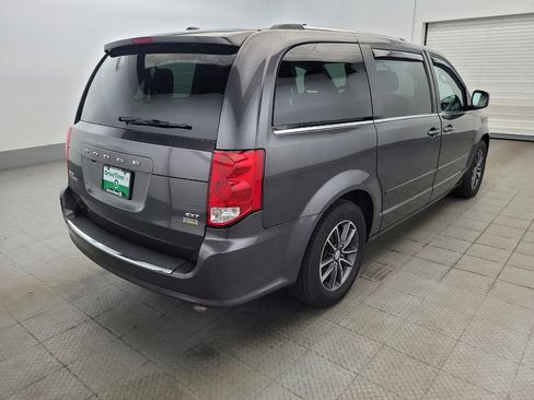 Used 2017 Dodge Grand Caravan SXT FWD image 9